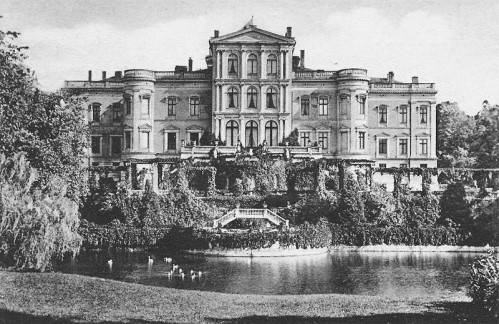 800px-Schloss_Putbus_(1922)