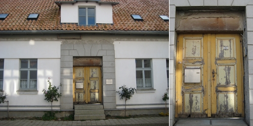 Restauriertes Haus - Tür beachten! / Restored house - have a close look at the door!